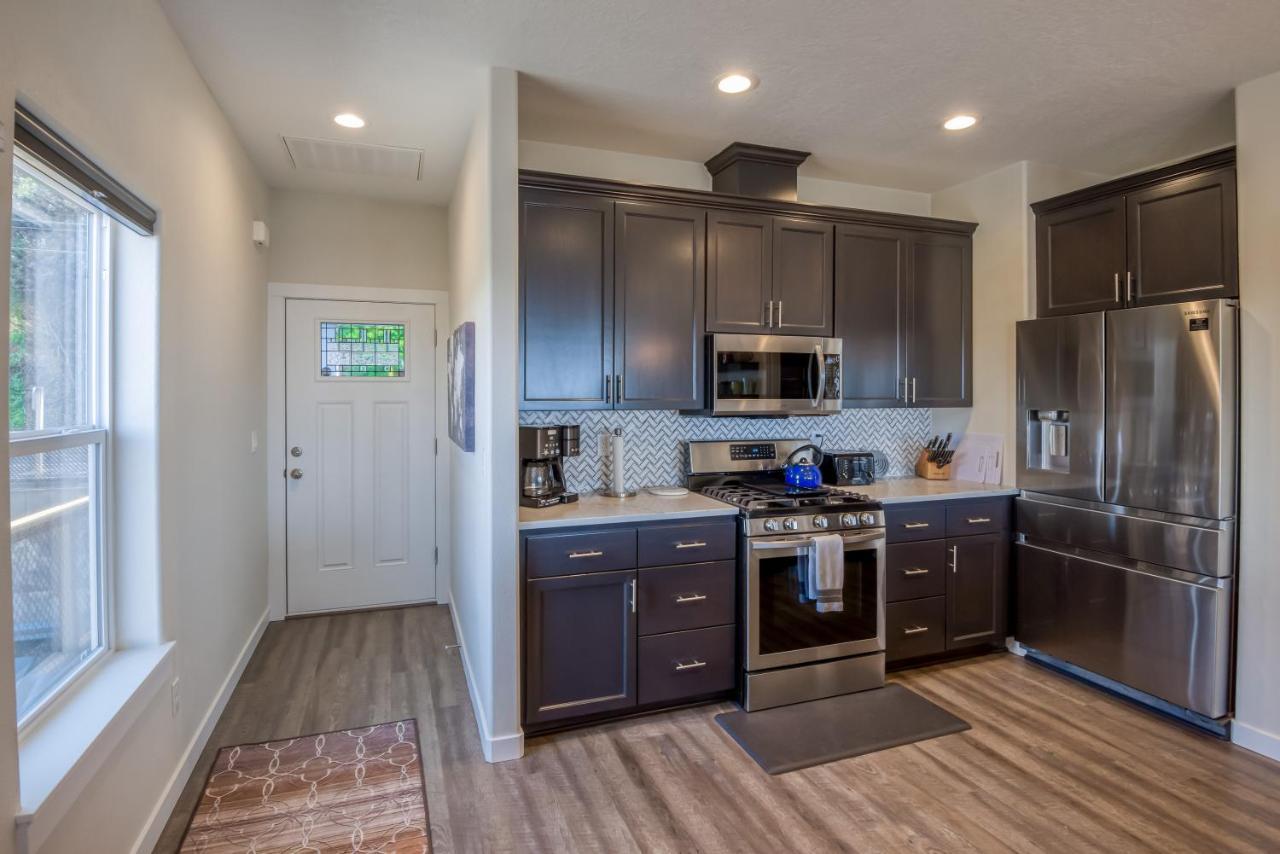 Oceanview Townhome - Pet Friendly - Sleeps 6 - King Depoe Bay Exterior foto